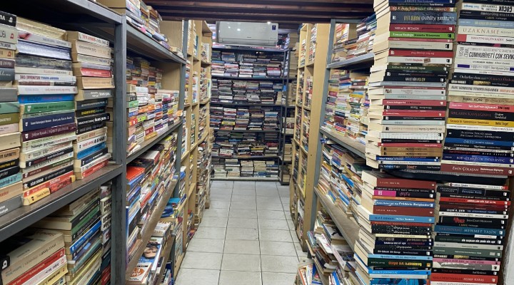 46 yılda sokağa atılan 100 bin kitabı topladı, dükkan açtı
