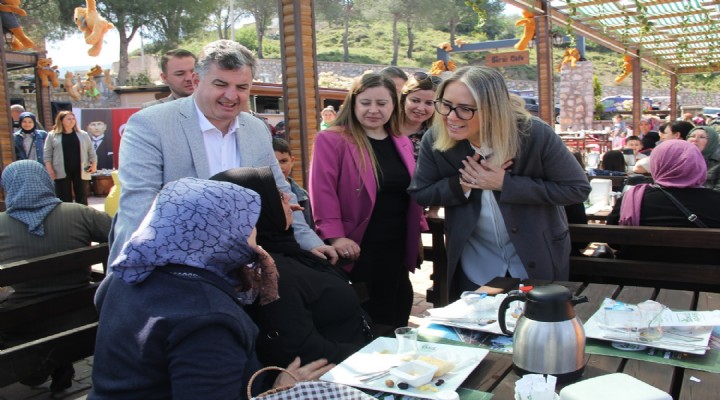 AK Parti İzmir Milletvekili Çankırı, Kınık ta aile yaşam merkezi açılışına katıldı