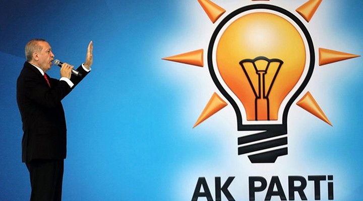 Flaş gelişme! Eski bakan AK Parti den istifa etti!