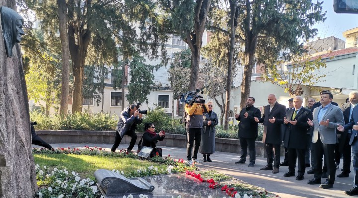 AK Partili Dağ dan Zübeyde Hanım ın anıt mezarına ziyaret