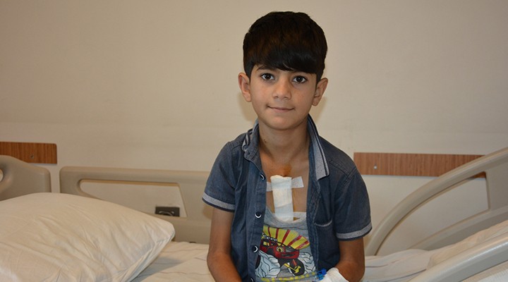 Ağrı dan gelen 9 yaşındaki çocuk İzmir de şifa buldu