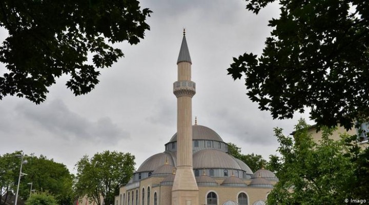 Almanya’da camilere ve Sol Parti’ye bomba ihbarı