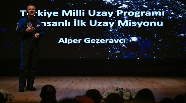 Alper Gezeravcı, İzmir de gençlerle buluştu