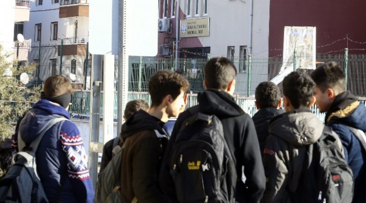 Ankara da müdürü vurulan okul boşaltıldı