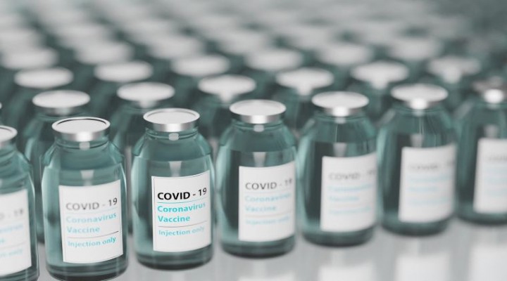 Aracı firma, Covid-19 aşısı için devletten dört katı fiyat istedi