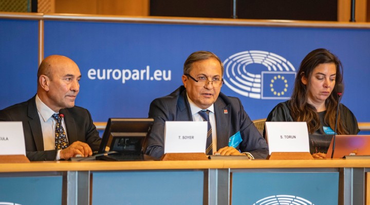 Başkan Soyer, Brüksel'de Avrupa Parlamentosu üyeleriyle buluştu