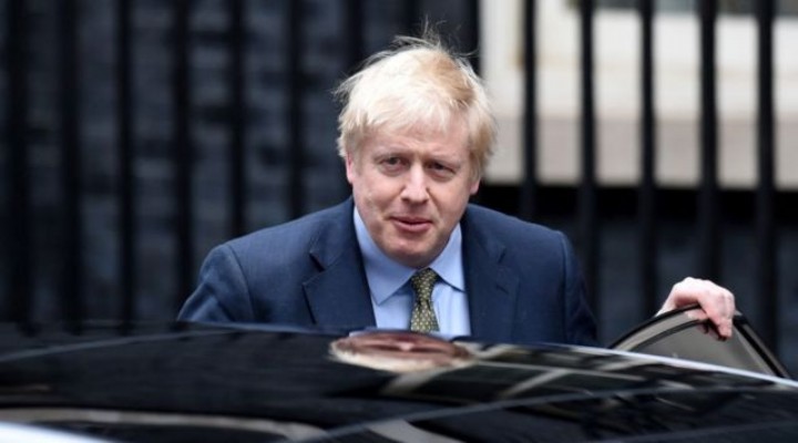 Boris Johnson istifa etti