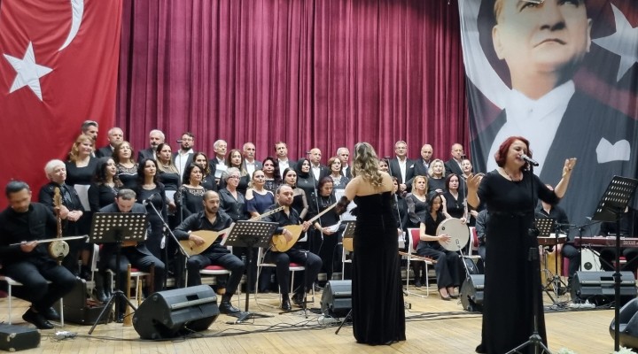 Bornova'da Türk Halk Müziği Korosu'ndan muhteşem konser!