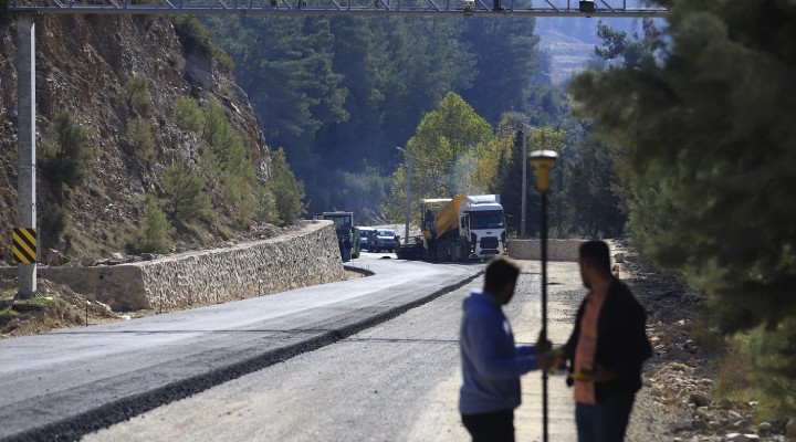Büyükşehir, Kavaklıdere’nin girişinde ilk asfalt serimini yaptı!