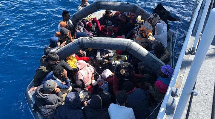 Dikili de 36 kaçak göçmen kurtarıldı