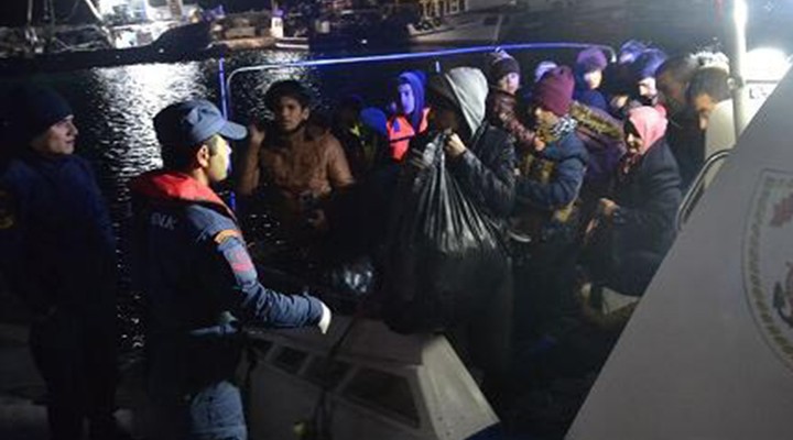 Dikili de 47 göçmen ile 1 organizatör yakalandı