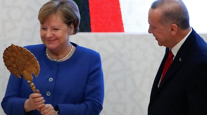 Erdoğan dan Merkel i çok mutlu eden hediye