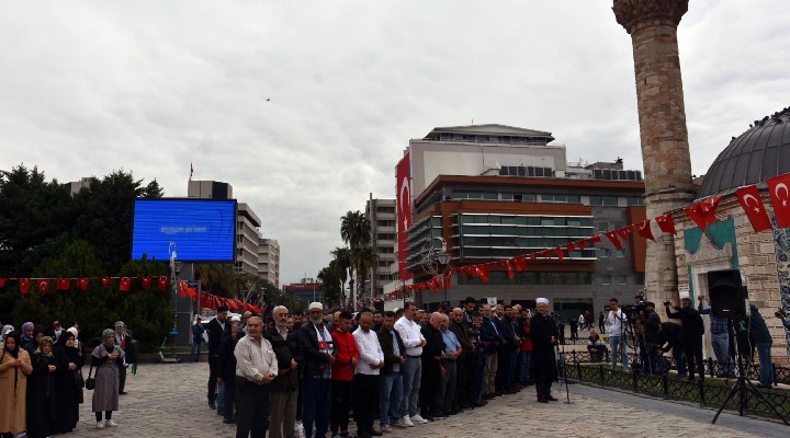 Filistin de hayatını kaybedenler için İzmir de gıyabi cenaze namazı kılındı