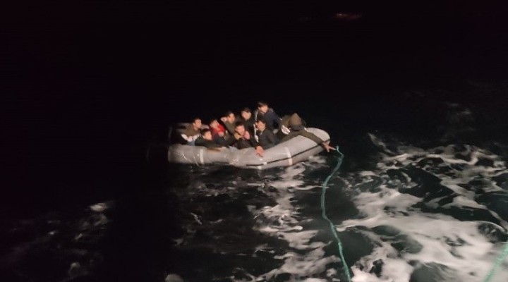 Foça da 9 kaçak göçmen kurtarıldı