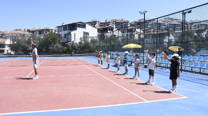 Geleceğin tenisçileri Kuşadası'nda yetişiyor