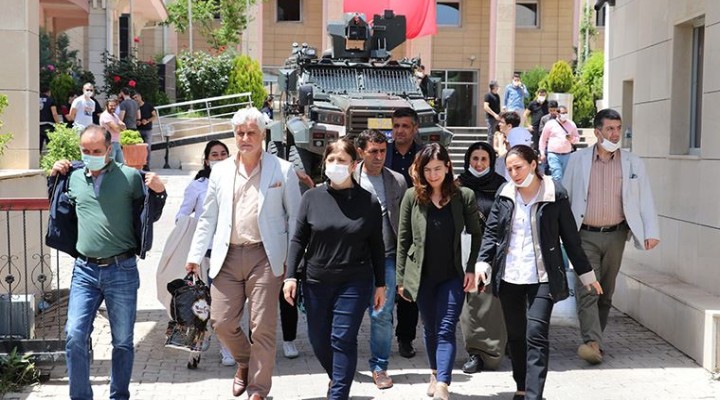 HDP li Siirt belediye başkanları serbest bırakıldı...