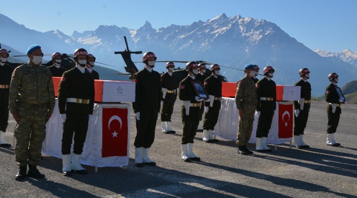 Hakkari şehitleri için askeri tören düzenlendi