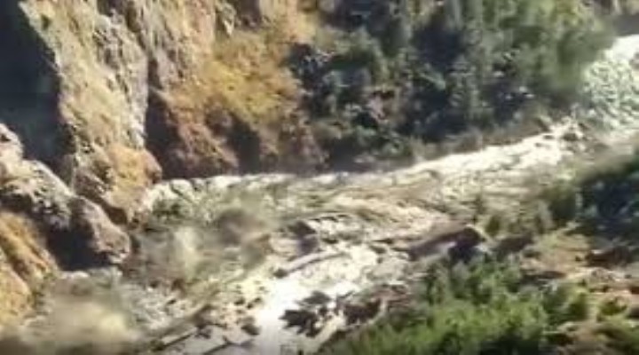 Himalayalar dan kopup baraja düştü, 100-150 kişiden haber alınamıyor