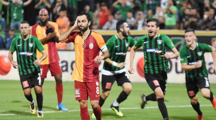 Horoz, son şampiyon Galatasaray ı yıktı