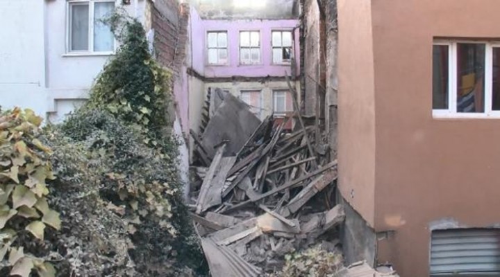 İstanbul da bina çöktü!