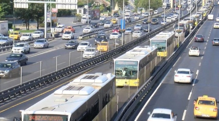 İstanbul da metro arızası: Uzun kuyruklar oluştu