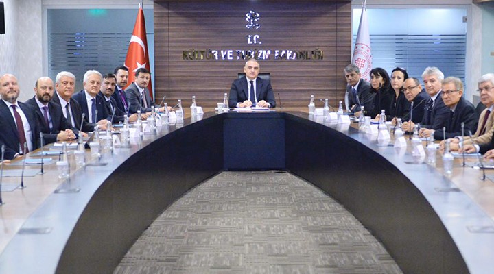 İzmir Başkanlar Kurulu ndan Bakan Ersoy a ziyaret... Çeşme sempozyumu kararı!