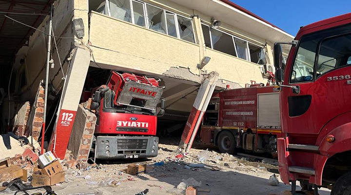 İzmir Büyükşehir ekipleri Hatay da arama kurtarma çalışmalarına devam ediyor