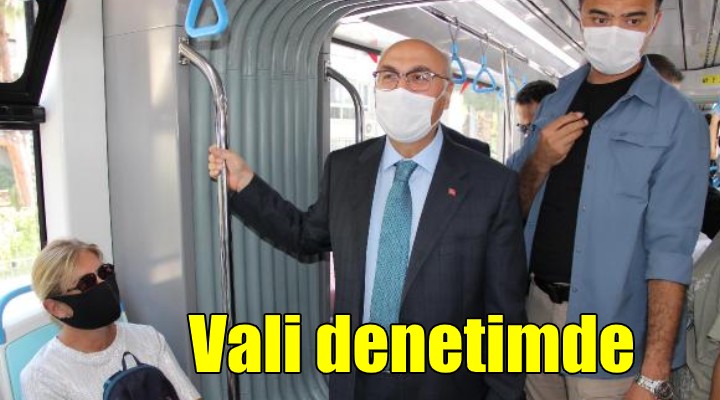 İzmir Valisi Köşger, koronavirüs denetimi için tramvaya bindi