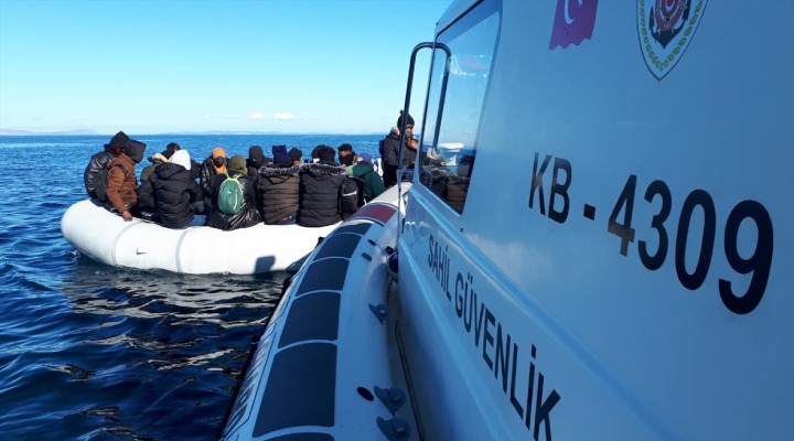 İzmir açıklarında 55 göçmen kurtarıldı!