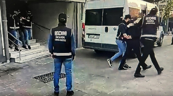 İzmir de, 1 i FETÖ den aranan 2 firari hükümlü yakalandı