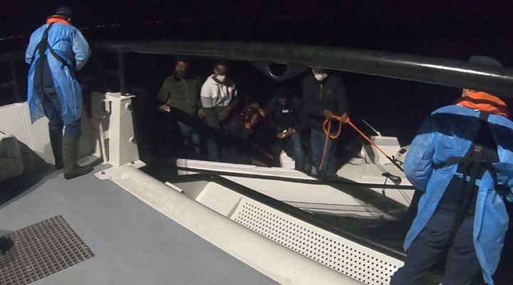 İzmir de 137 kaçak göçmen kurtarıldı