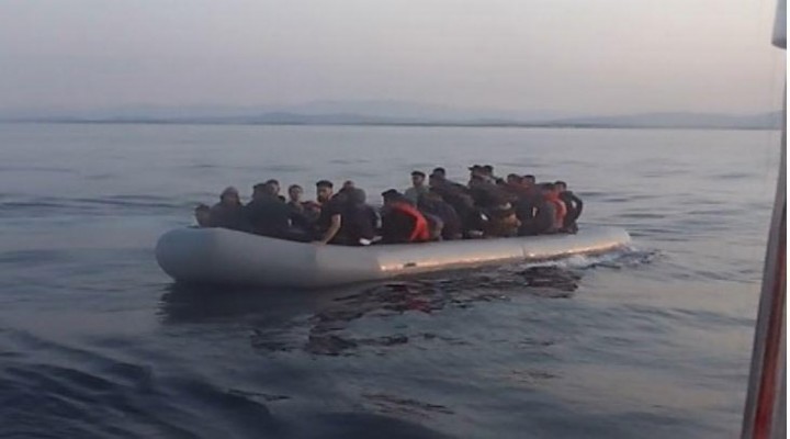 İzmir de 143 kaçak göçmen yakalandı