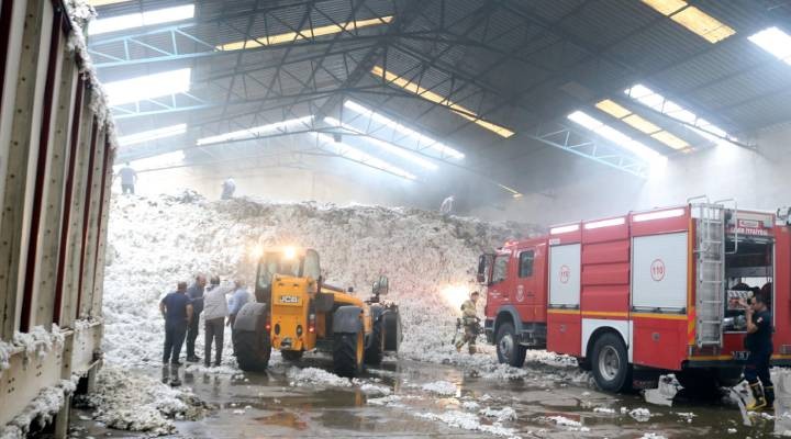 İzmir de 300 ton pamuk kül oldu