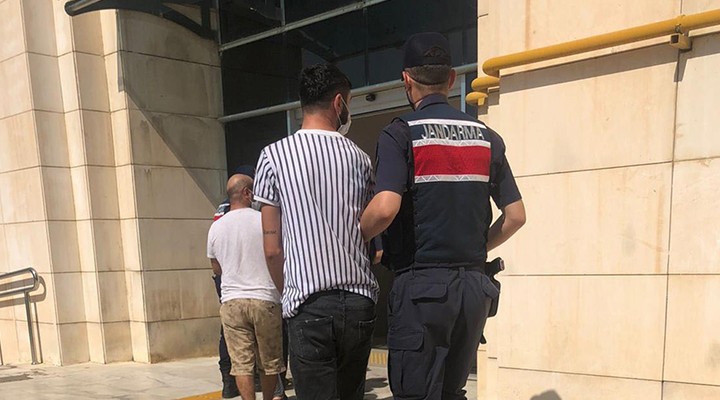 İzmir de 4 kişiye hırsızlık gözaltısı