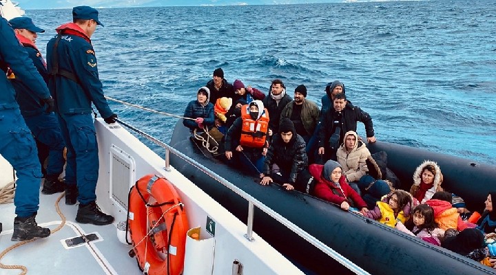 İzmir de 46 kaçak göçmen yakalandı