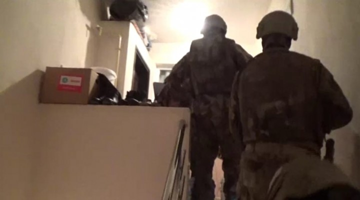 İzmir de DEAŞ operasyonu: 3 kişi gözaltında!