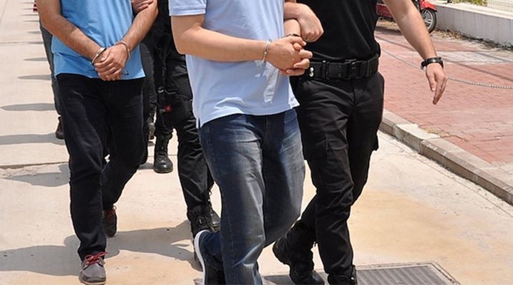 İzmir de FETÖ operasyonu: 17 gözaltı