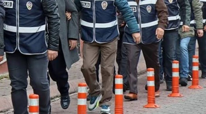İzmir de FETÖ operasyonu... 20 şüpheliye gözaltı