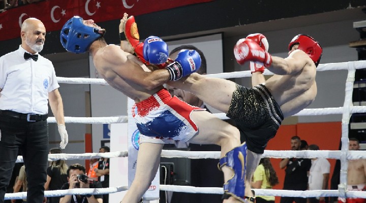 İzmir'de Kick Boks heyecanı...