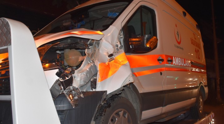 İzmir de ambulans kazası: 2 ölü