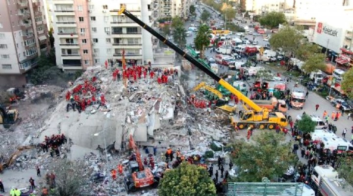İzmir de can kaybı 98 e yükseldi!