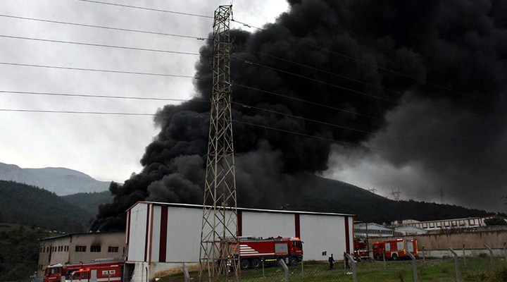 İzmir de fabrika yangını...