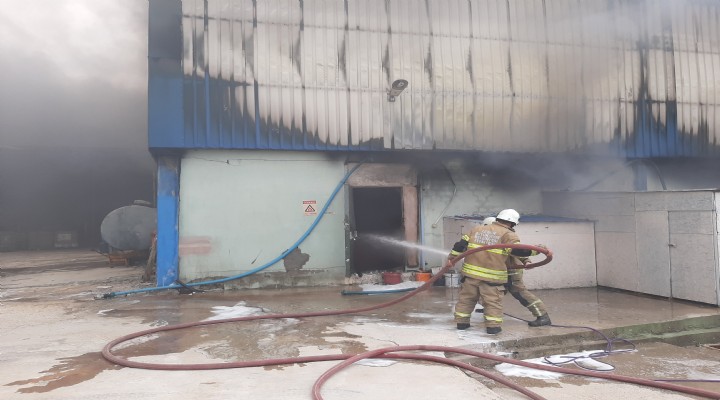 İzmir de fabrika yangını