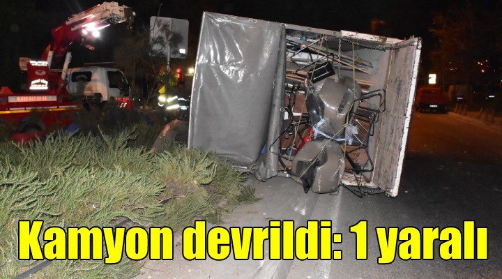 İzmir de kamyon devrildi: 1 yaralı