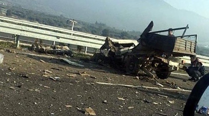 İzmir de korkunç kaza: 1 ölü, 1 yaralı