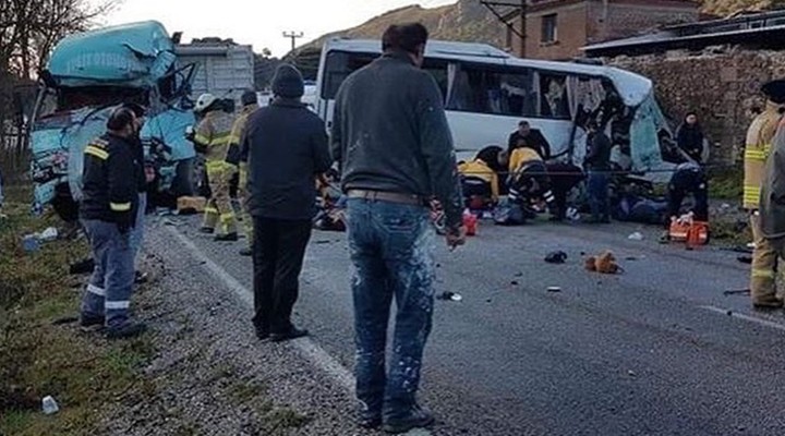 İzmir de korkunç kaza... 4 ölü 8 yaralı