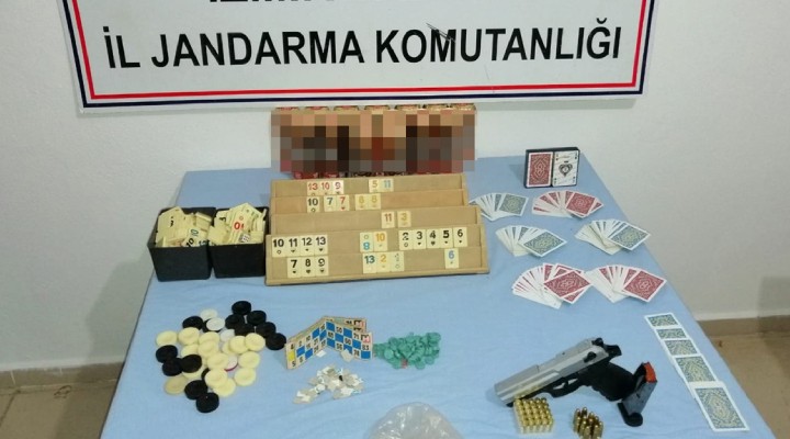 İzmir de kumar oynayan 21 kişiye ceza