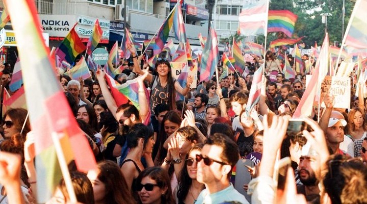 İzmir de onur yürüyüşü ile ilgili flaş karar