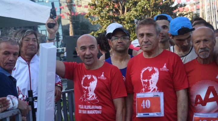 İzmir de renkli maraton.. Start Başkan Soyer den