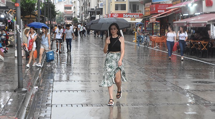 İzmir de, sağanak ve fırtına uyarısı
